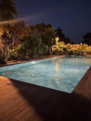 Appartement de standing avec piscine et plage à pieds
